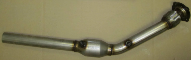 Which catalytic converter comes with the Hottexhaust 10380 1.8T downpipe?